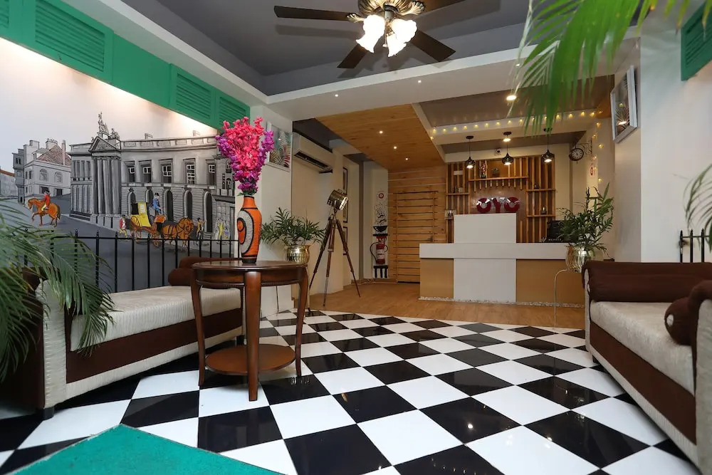 OYO Flagship 604 Ballygunj Kolkata