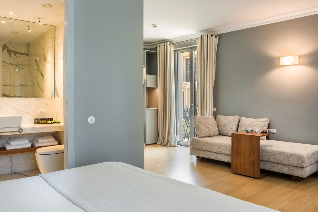 Aenos Hotel