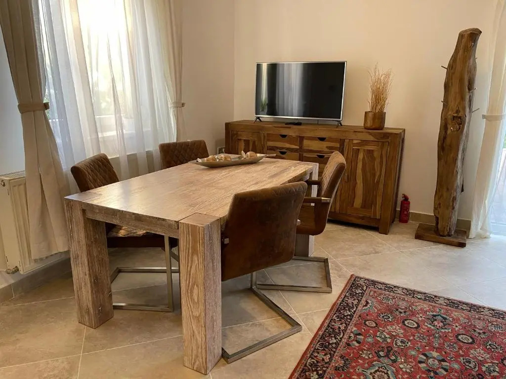Full 2BDR Garden House near to Downtown Metro Free Parking