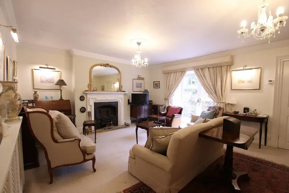 Charming & Spacious Garden Flat Close to the Clifton Triangle
