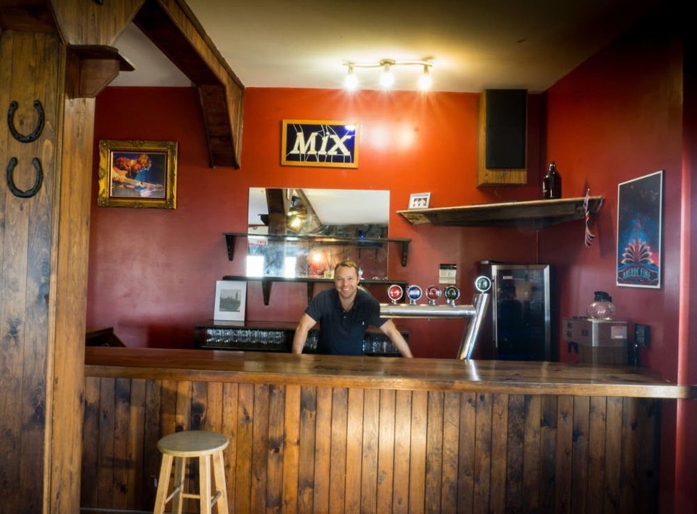 Groundswell Pub & Inn