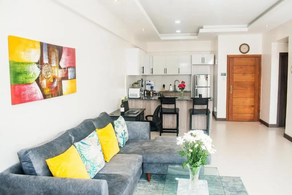 SILVERSTONE APARTMENTS -Modern Living 1 BR NEAR YAYA - GYM&POOL