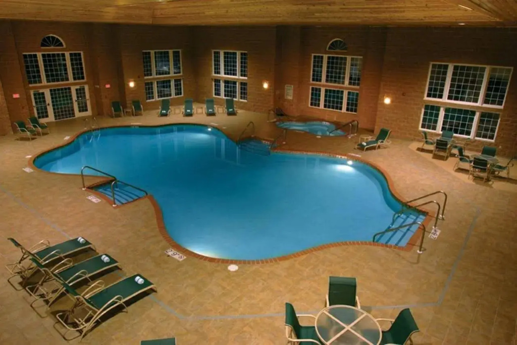 Four Seasons Island Resort