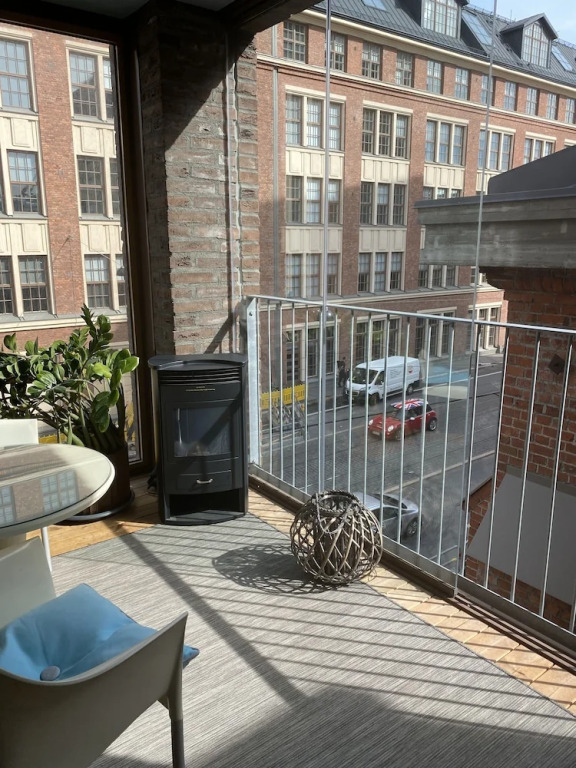 Luxury City Seafront Apartment w Balcony