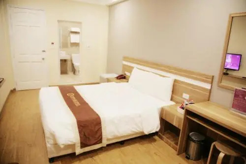 City Hotel