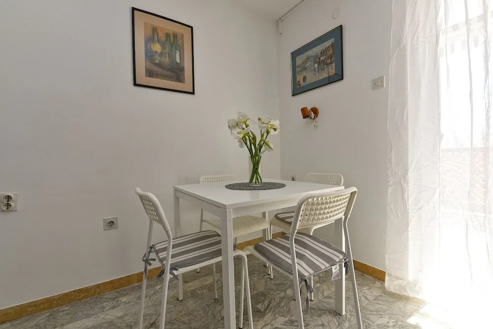 Apartment 1410