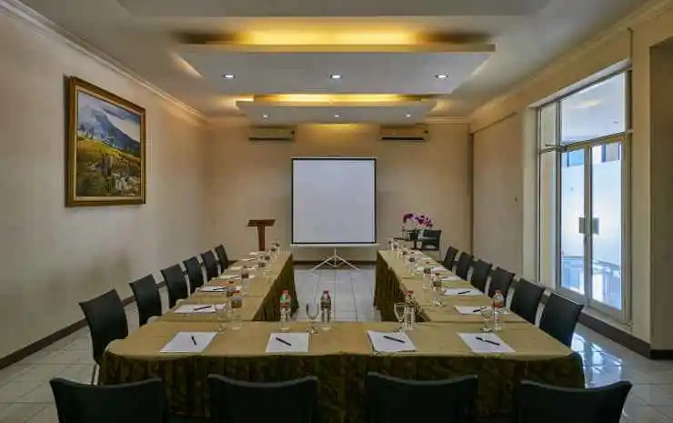 Grand Aularis Hotel