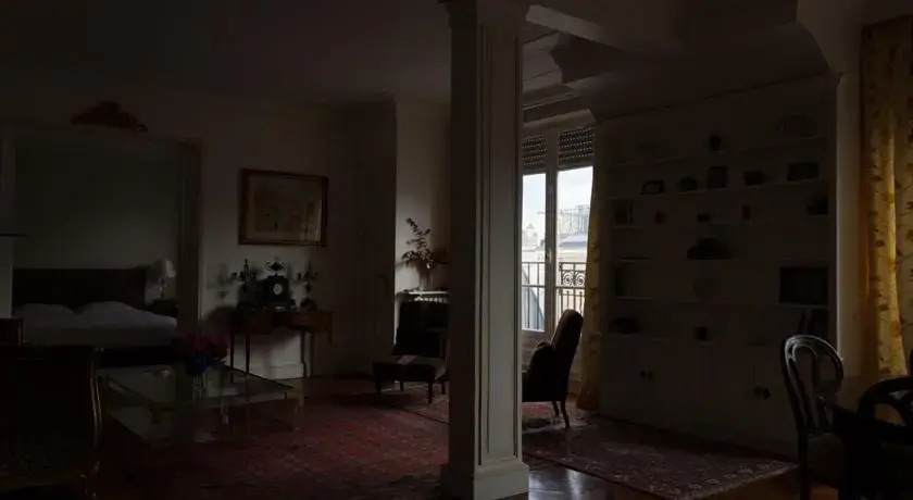 Avenue Foch - Arc de Triomphe Flat