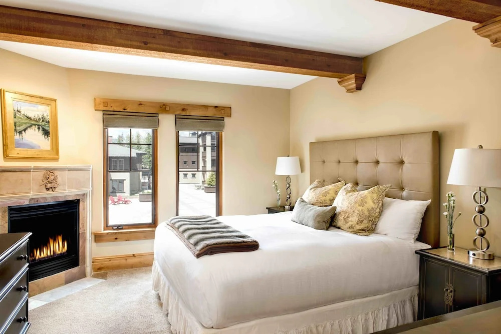 Four Bedroom Suite 3 King, 1 Queen Queen