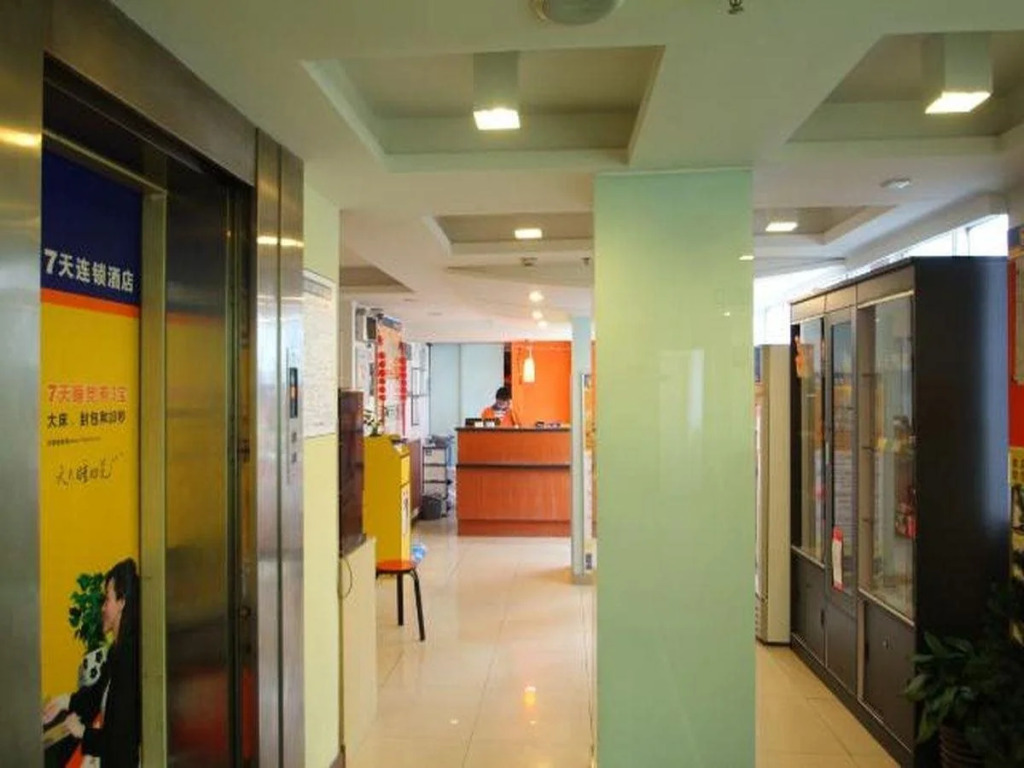 7Days Inn Changshou Road Subway station