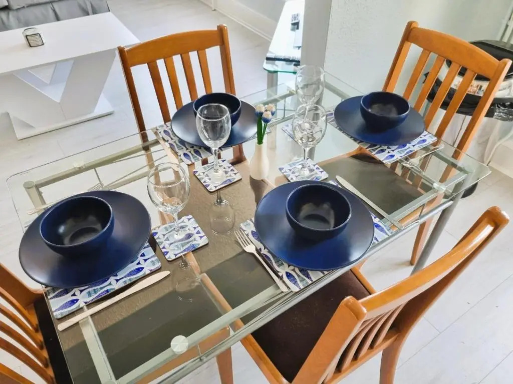 Sea Views, Big 2 Bed Flat Close To Beach & Harbour