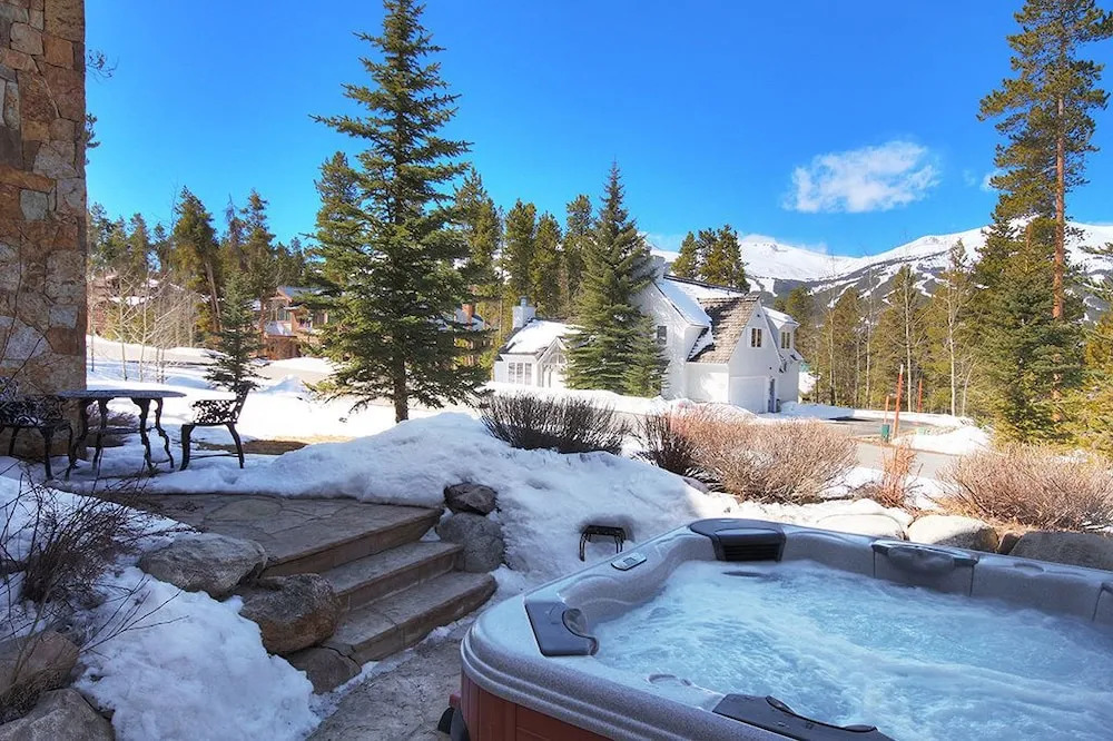 Mountain Majesty Manor