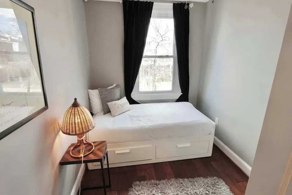 Terrific Family Townhouse + Parking x 2 Cars
