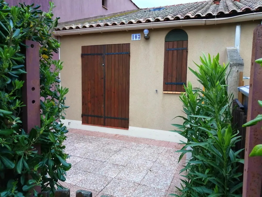 House With one Bedroom in Gruissan, With Shared Pool, Furnished Terrace and Wifi - 200 m From the Beach