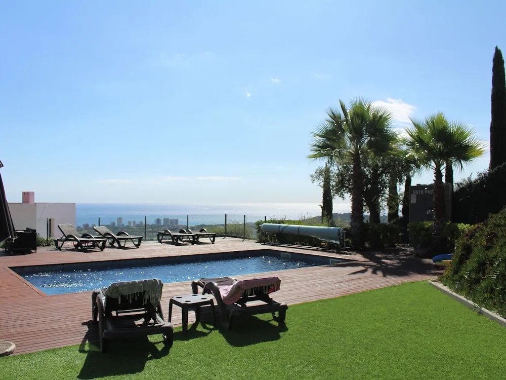 Villa With Private Pool and Beautiful sea Views and a Perfect Location