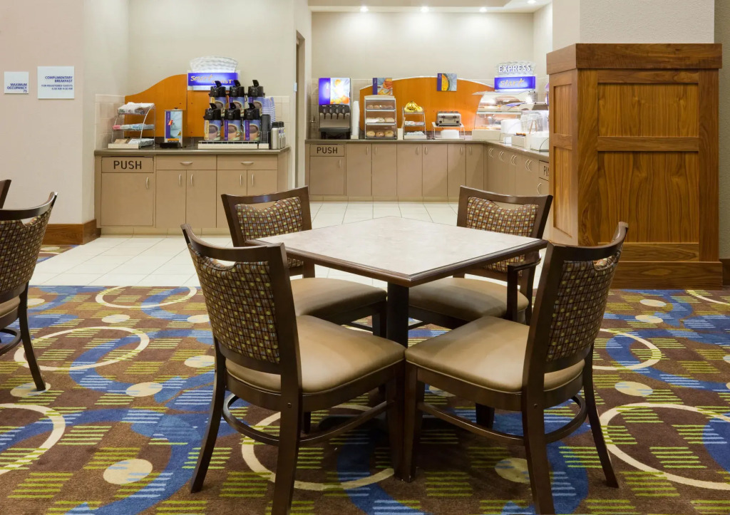 Holiday Inn Express Hotel & Suites Mankato East by IHG