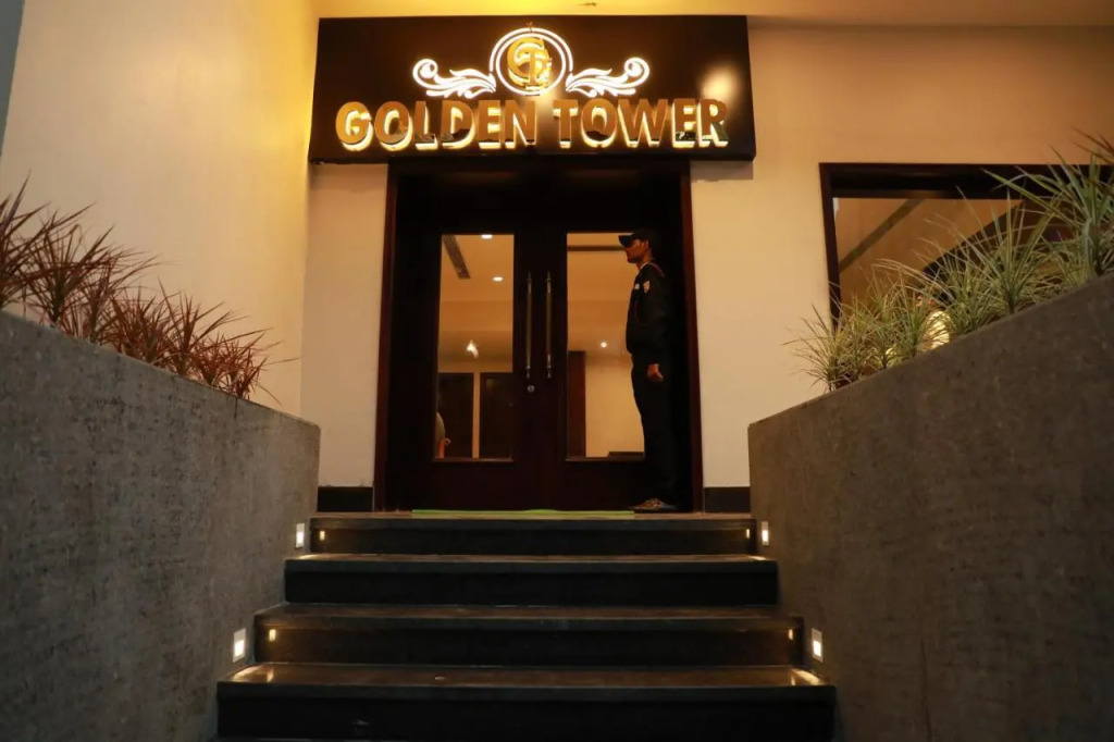 Hotel Golden Tower Near Heritage Street
