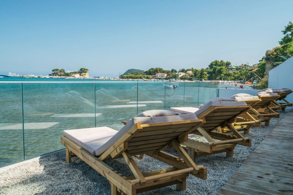 Denise Beach Hotel