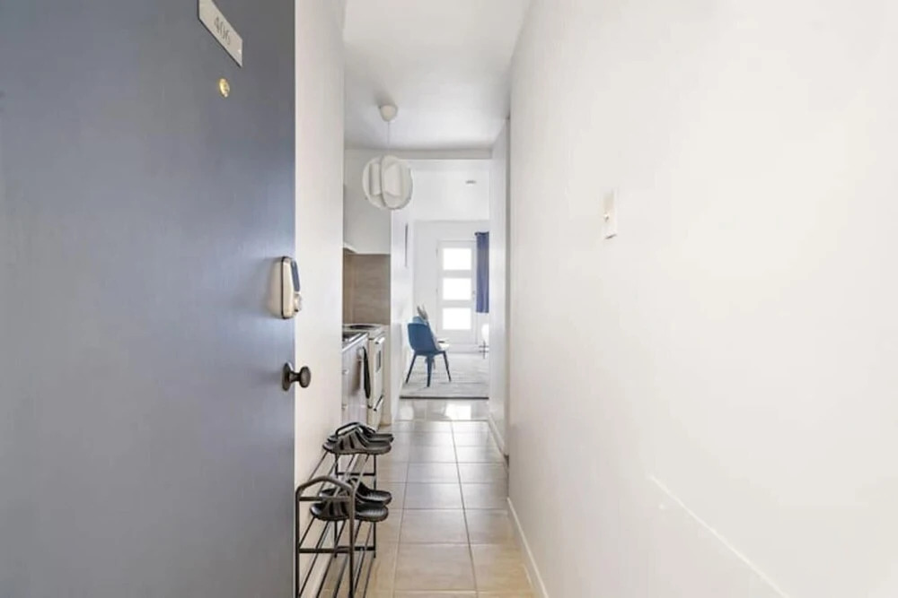 Newly Renovated Studio 2 Queen Size Beds 5 min Walk to Mcgill