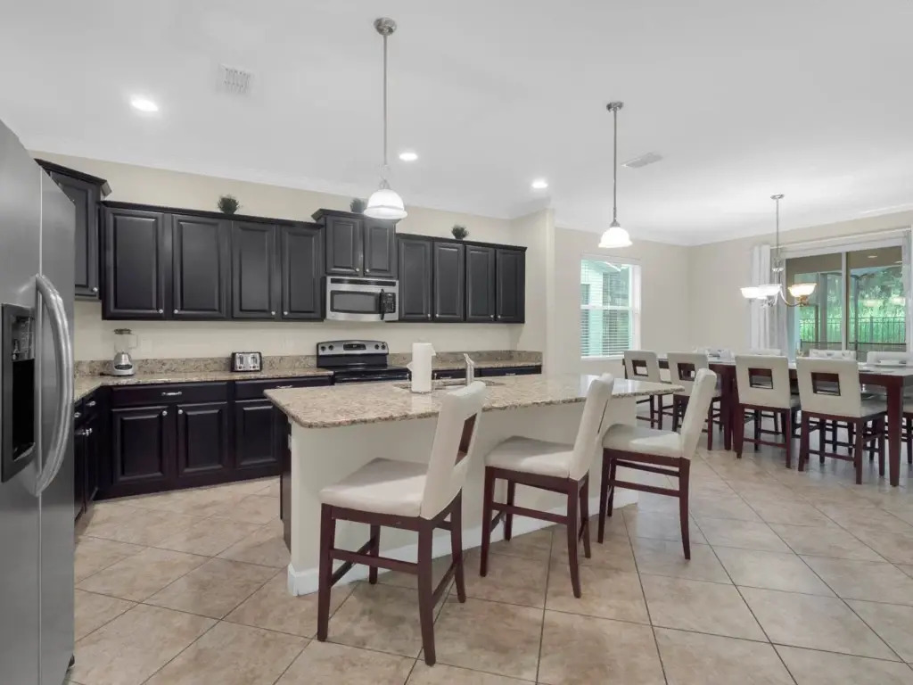 6 Bedrooms 5 Bathrooms Paradise Palms 8937 Cp
