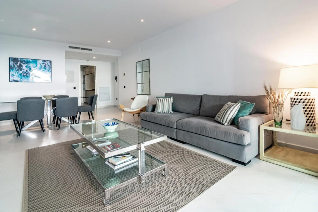 LAE9.1I- Apotel Estepona Hills by roomservices