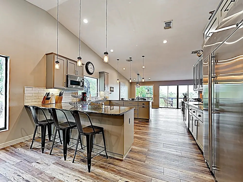New Listing! Stunning Lakefront W/ Hot Tub & Cove 4 Bedroom Home
