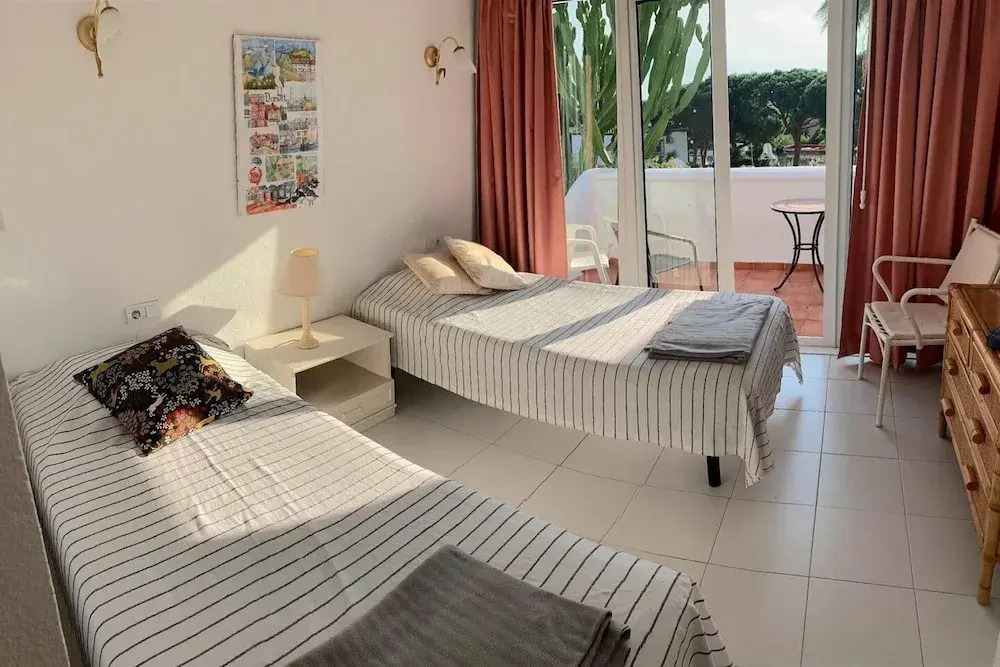 Calahonda - Sleeps 6 - Parking - Garden - Pool