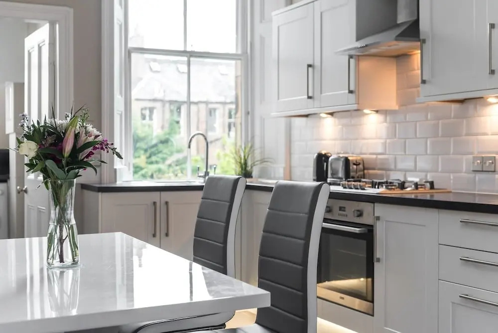 Sleek and Modern 2BR Home Near City Centre