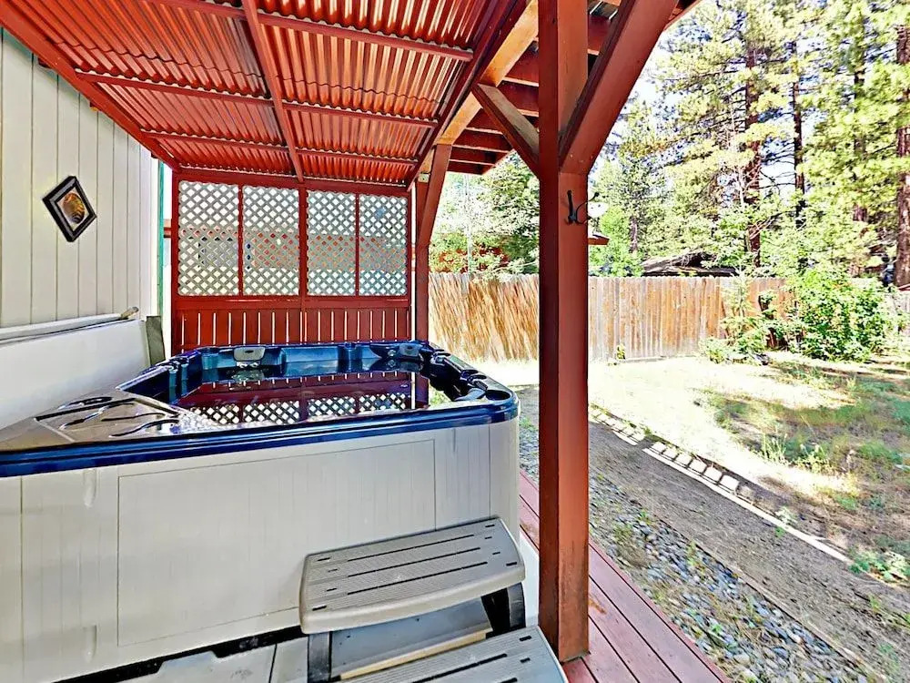 4BR South Tahoe Hot Tub House by RedAwning
