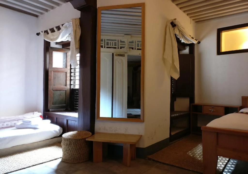 Hiranya Guest House