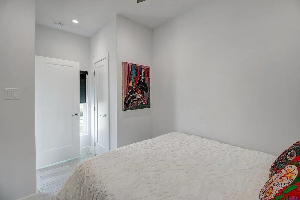 Casa Blanca 3 Bedroom Cottage by Redawning