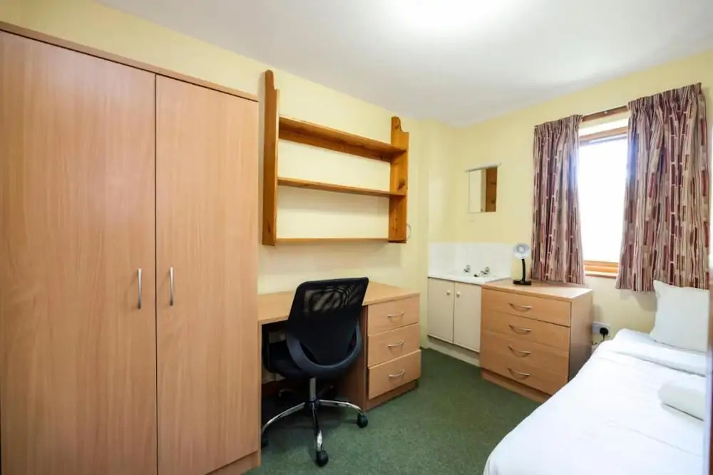 Comfortable rooms at Crescent Hall-OXFORD - Campus Accommodation