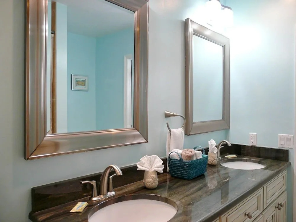 Centrally Located Pet-friendly Home With spa and Pool