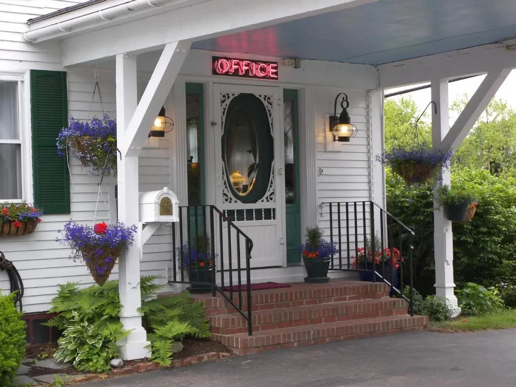 Cedar Crest Inn