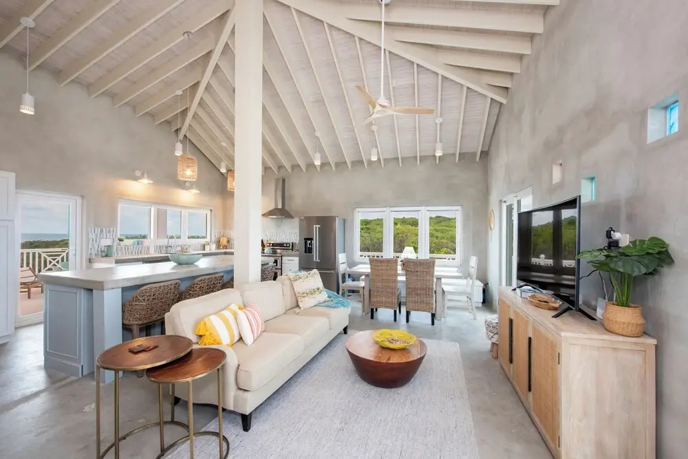 Paradise Cove: Oceanfront Haven With Infinity Pool
