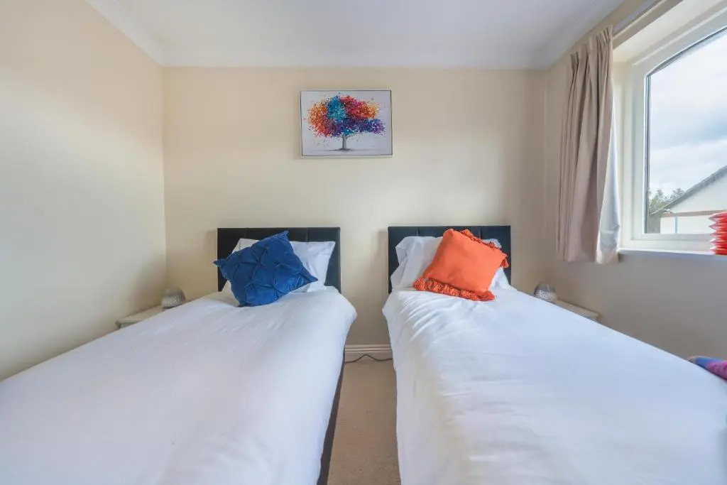 Pierocks Wickets Luxury Entire House, Free Parking and Wi-fi in Maidenhead