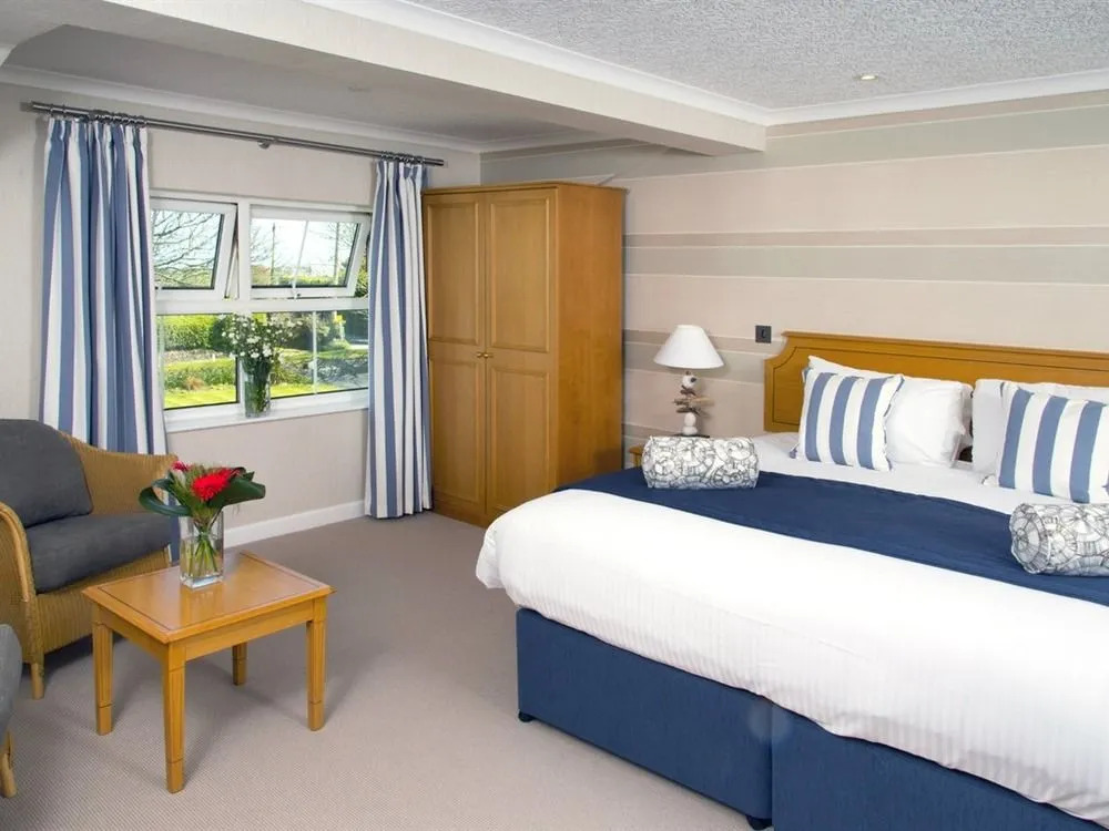 Treglos Hotel