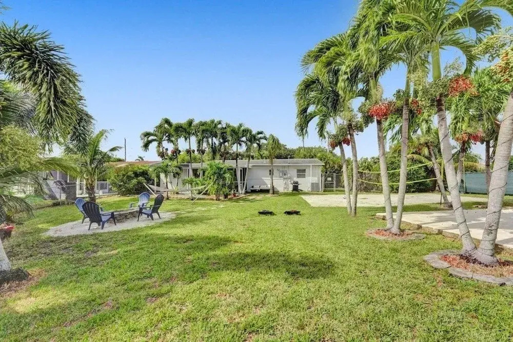 Casa Lago 3 Bedroom Home by Redawning