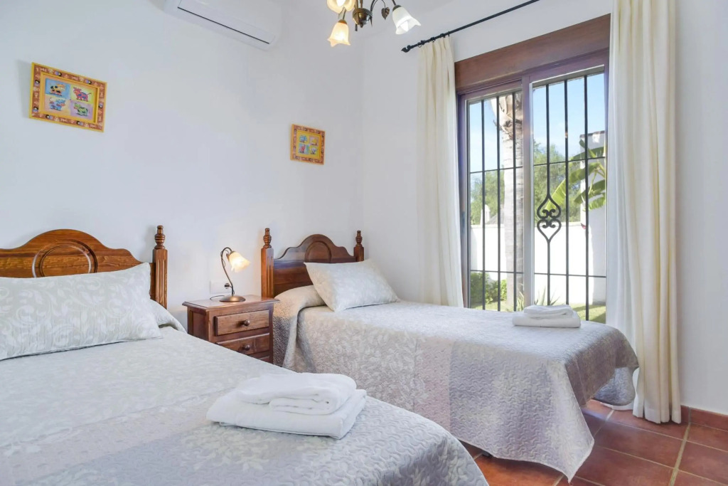 Casa Villanueva 4 - Sólo Familias