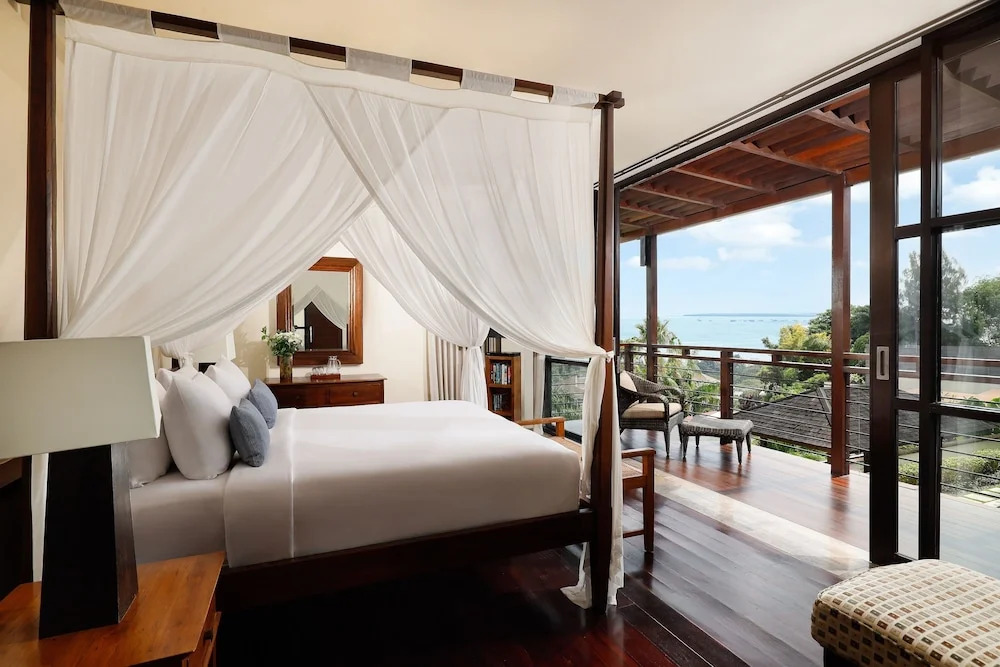 Villa Jamalu by Nakula