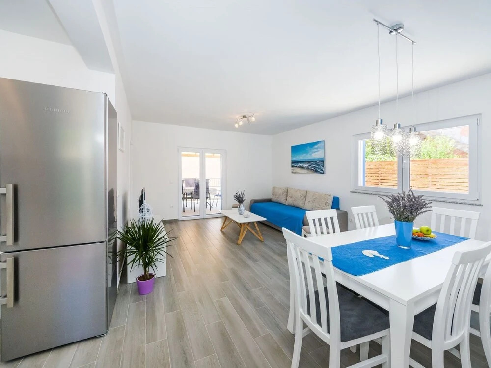 Charming Villa in Jasenice With Pool