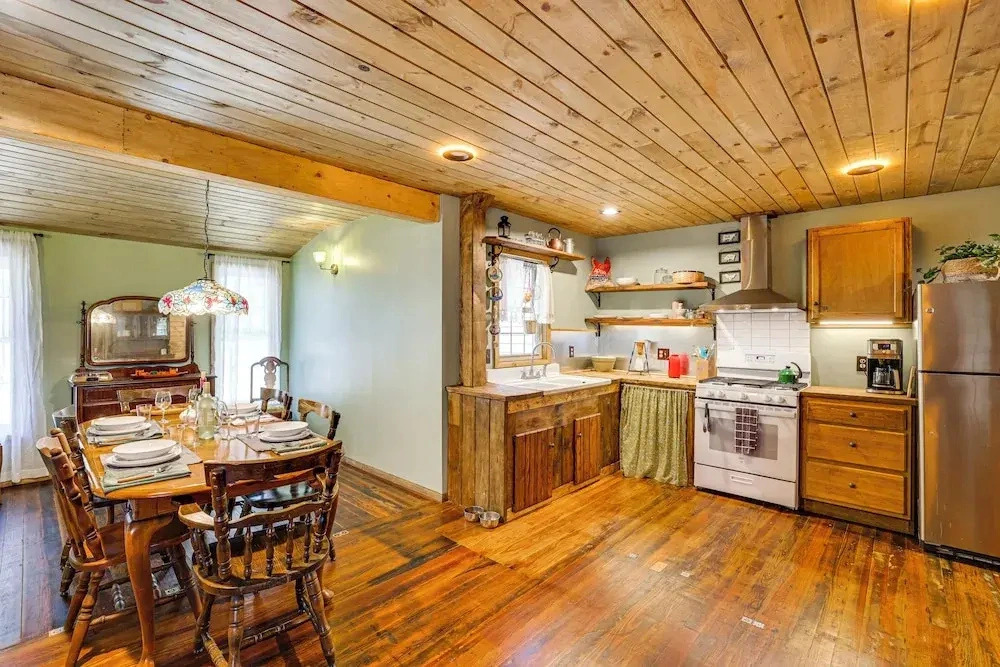 Ski, Swim, Relax: Old-fashioned Poconos Getaway