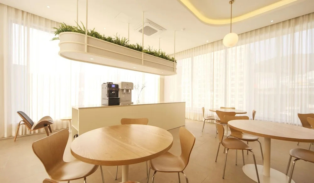 Hermon Hotel Gangseo