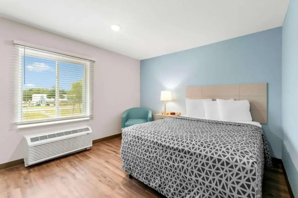WoodSpring Suites Pensacola West
