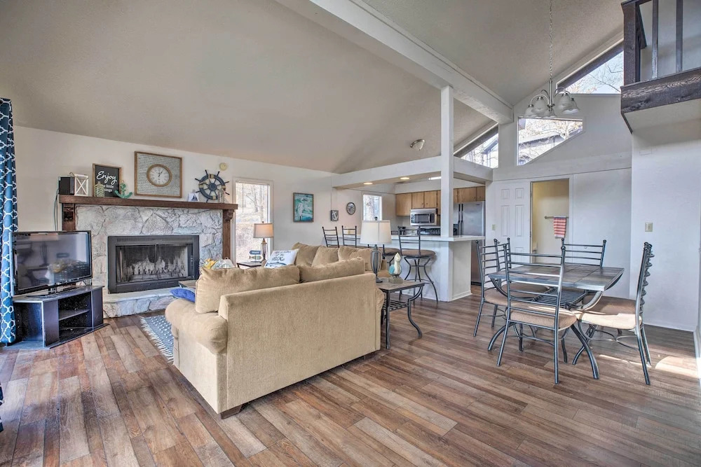 Resort Perks: Spacious Lake of the Ozarks Home