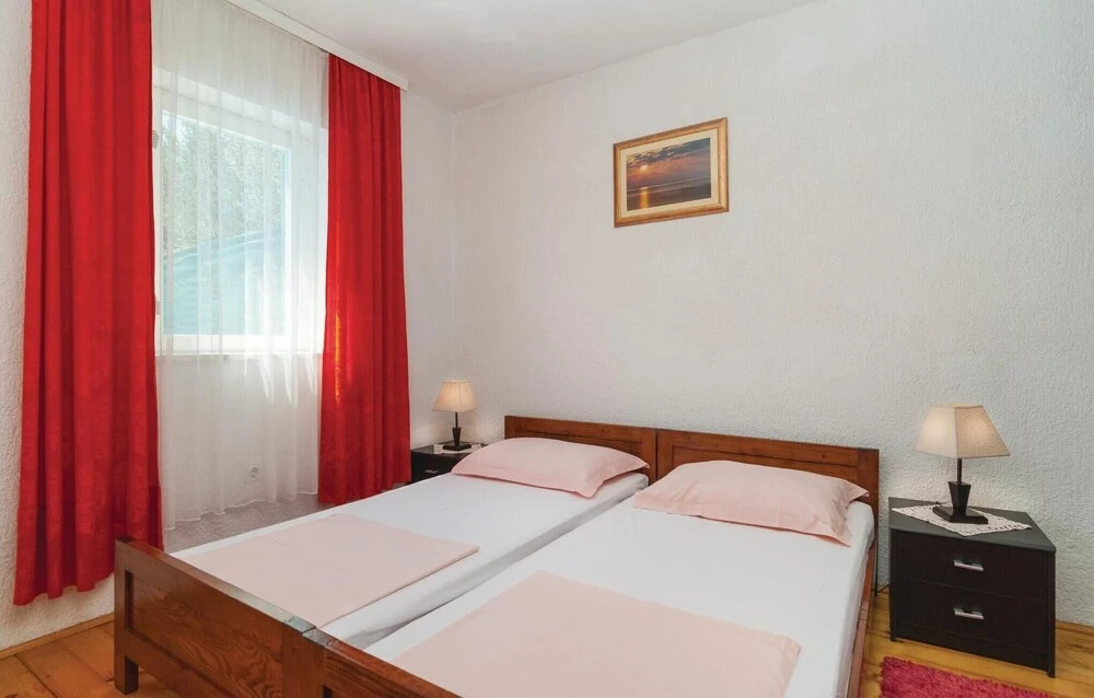 Stunning Home in Rogac With Wifi and 4 Bedrooms