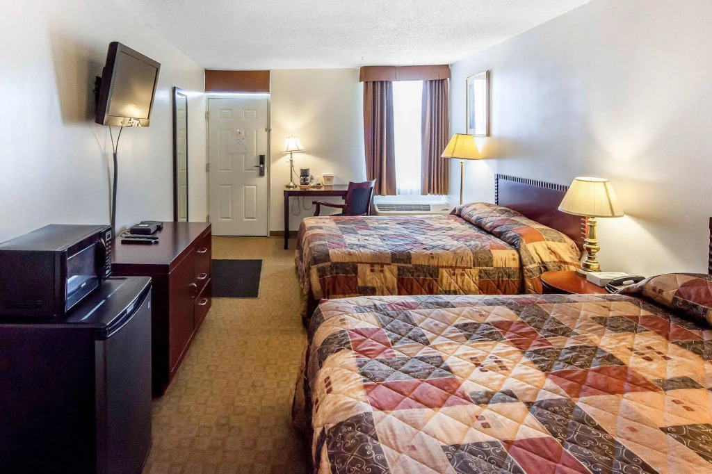 Motel 6 Brooks AB