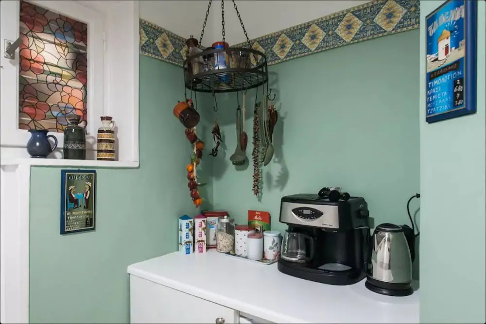 Nephiria, Back to Tradition, In the heart of Plaka