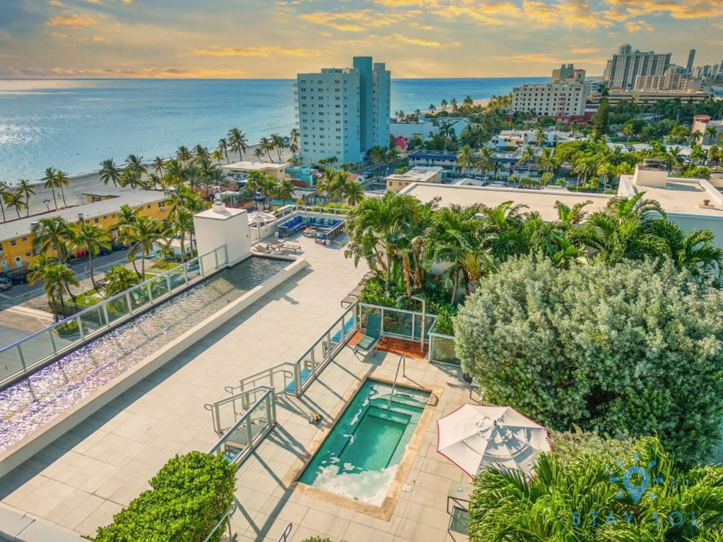 Best Stay  Rooftop Pool  Broad   walk  Near Beach, Hollywood