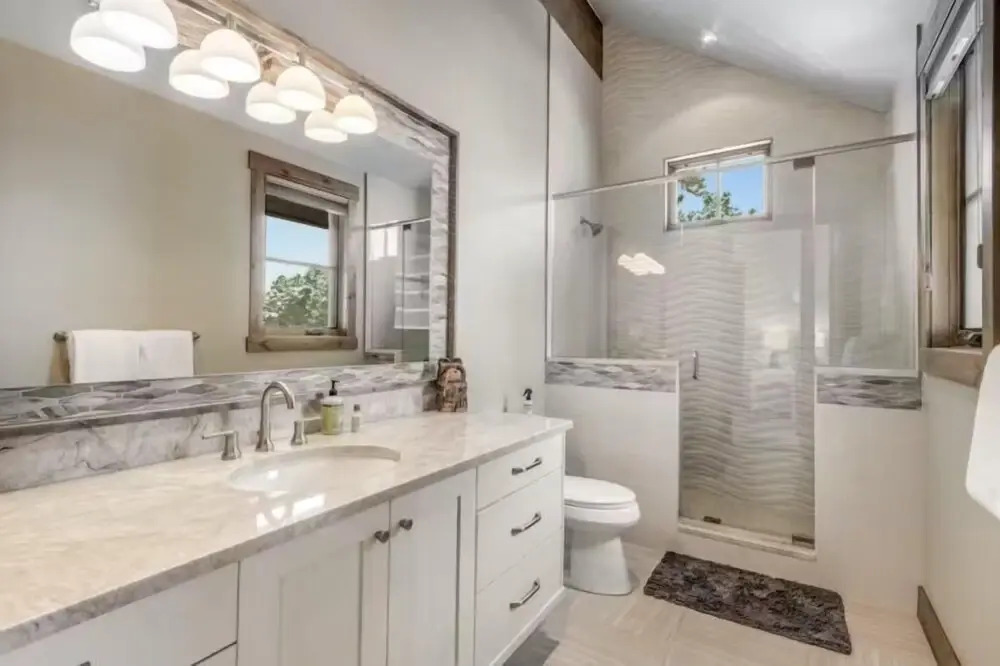 Luxurious 6-bedroom Ski-in/ski-out Home, Very Spacious, With Private hot tub and Game Room